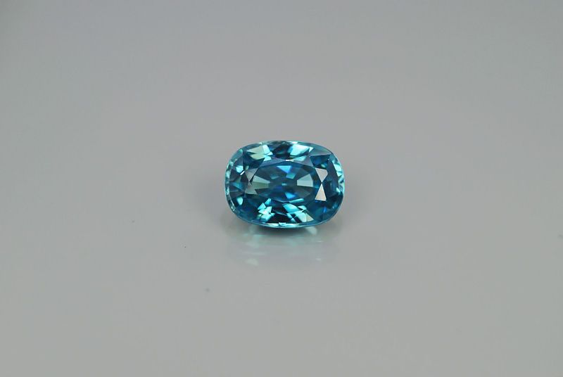   Gem 3.60ct 9.7x7.1mm Oval Swimming Blue ZIRCON, CAMBODIA  