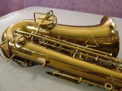 VINTAGE BUESCHER TRUE TONE ALTO SAXOPHONE LOW PITCH GOLDEN GOLD C 9 