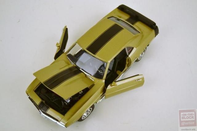 Diecast Models 1/18 Corvette Viper Shelby Camaro in Acrylic Display 