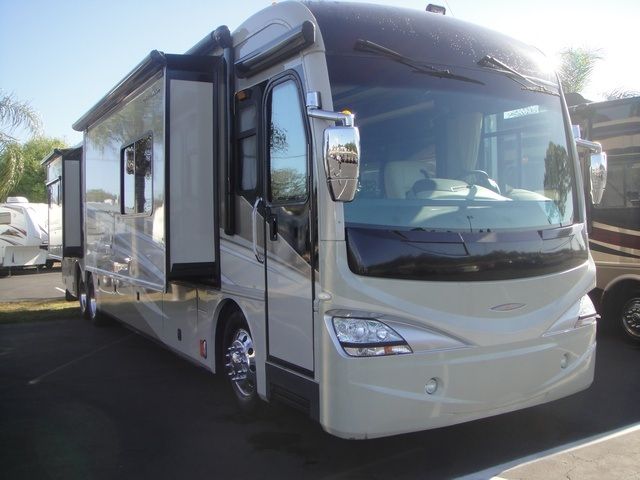 2008 Fleetwood Revolution LE 42N   Photo 6