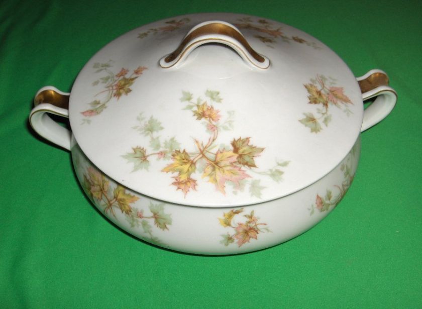 Up for sale is a beautiful vintage very large 94 piece set of Haviland 