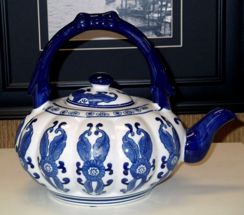 COBALT BLUE & WHITE DECORATIVE TEAPOT,Twig HANDLE,TEA POT NEW China 