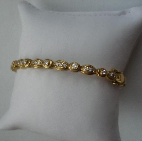 18k Gold Bangle With 28 Diamonds approx 0.50 ctw G VS diamonds