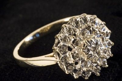 FANTASTIC 9ct SOLID GOLD (25) NATURAL VS DIAMOND CLUSTER RING SIZE P 