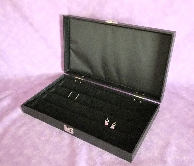 TRAVELING EARRING JEWELRY DISPLAY CASE FOR 48 EARRINGS  