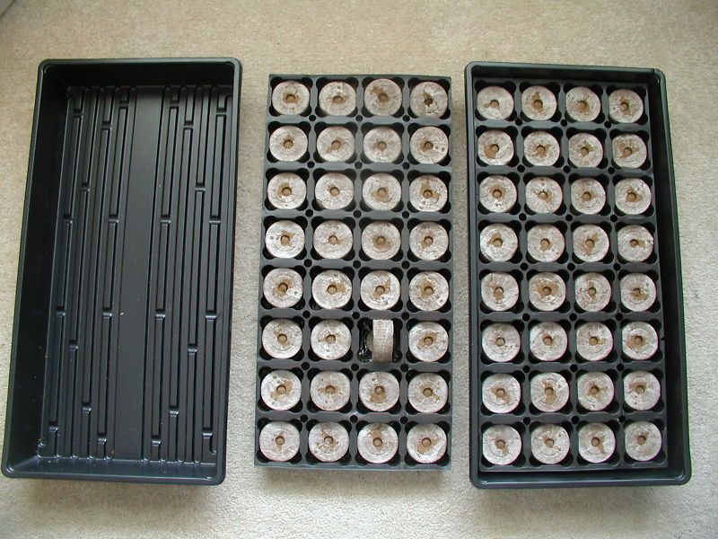 GARDENING SUPPLIES 64( 50MM) JIFFY PELLETS & 2 TRAYS  