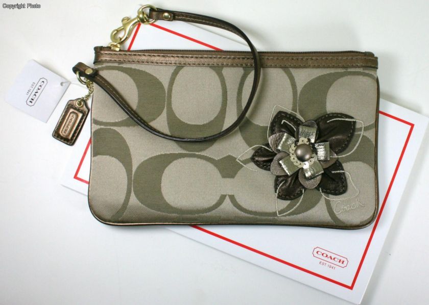 New w/Tag COACH Large Wristlet Signature Floral Applique Khaki Purse 