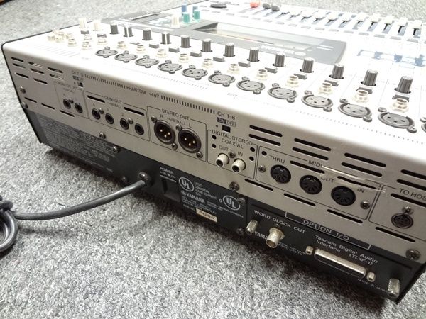 YAMAHA 01V 24 CHANNEL DIGITAL MIXER  