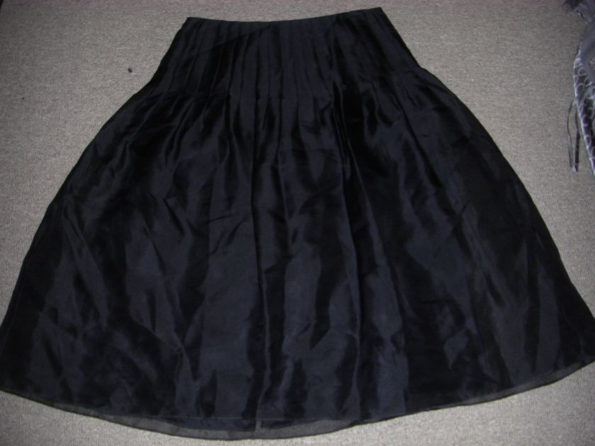 Kay Unger New York 6 black silk skirt Pleated  