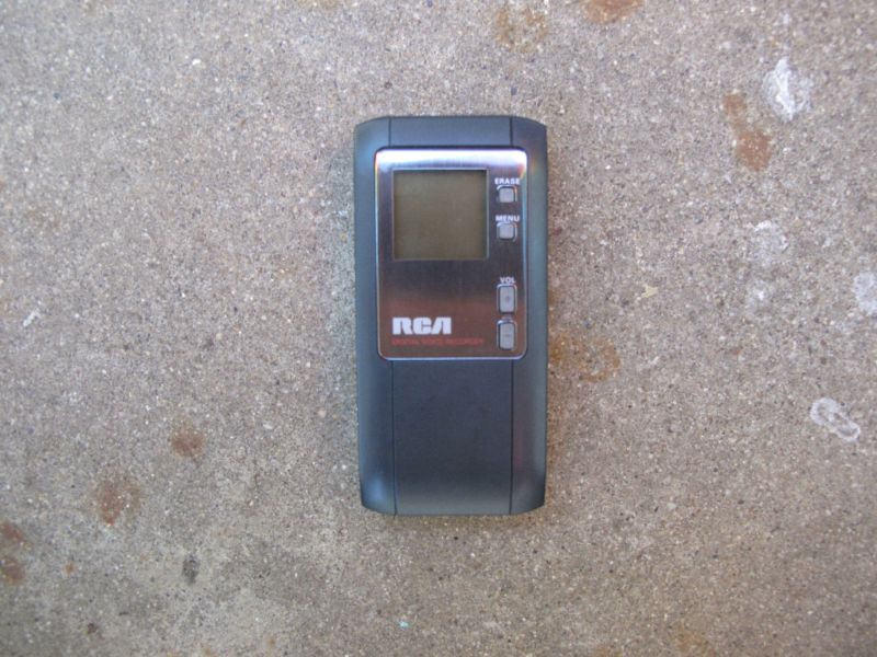 RCA RP5020 Handheld Digital Voice Recorder (E12)  