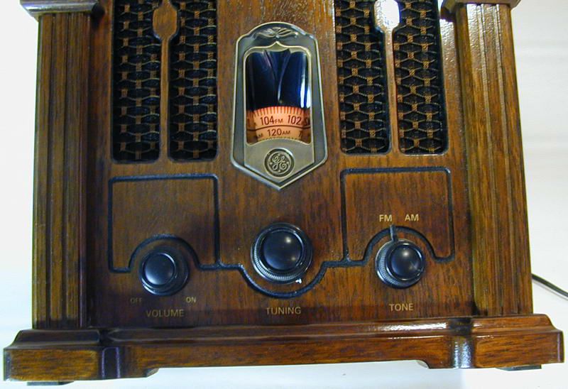   GE GENERAL ELECTRIC MODEL 7 4100JA RETRO CATHEDRAL CABINET AM/FM RADIO