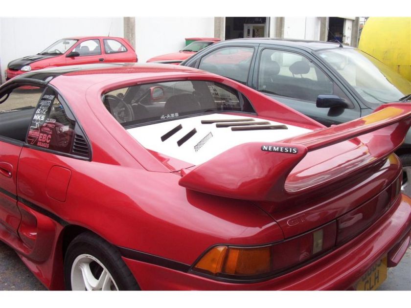 replacement engine lid for your mr2 mk2 in fibreglass offers a slight