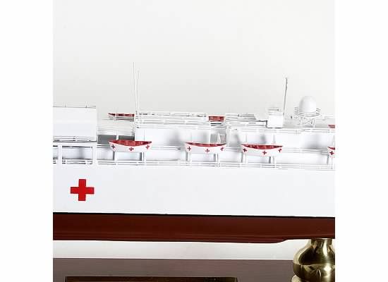 USS MERCY (T AH 19) HOSPITAL MODEL SHIP 1/700 SCALE  