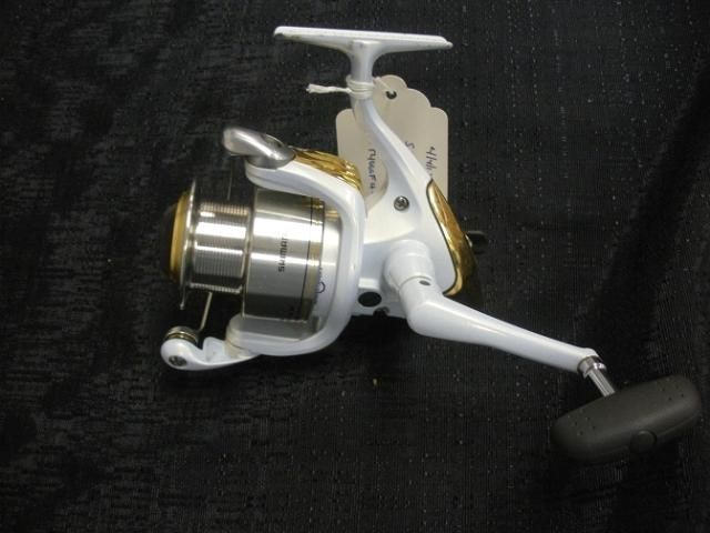 SHIMANO STRADIC 4000FH SPINNING REEL  USED  GOOD  