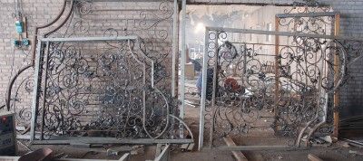 VICTORIAN STYLE CAST AND WROUGHT IRON DRIVEWAY GATES  